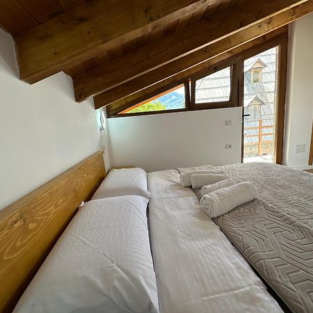 Bujtina Carku Hotel Тет Екстериор снимка