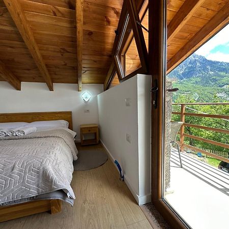 Bujtina Carku Hotel Тет Екстериор снимка