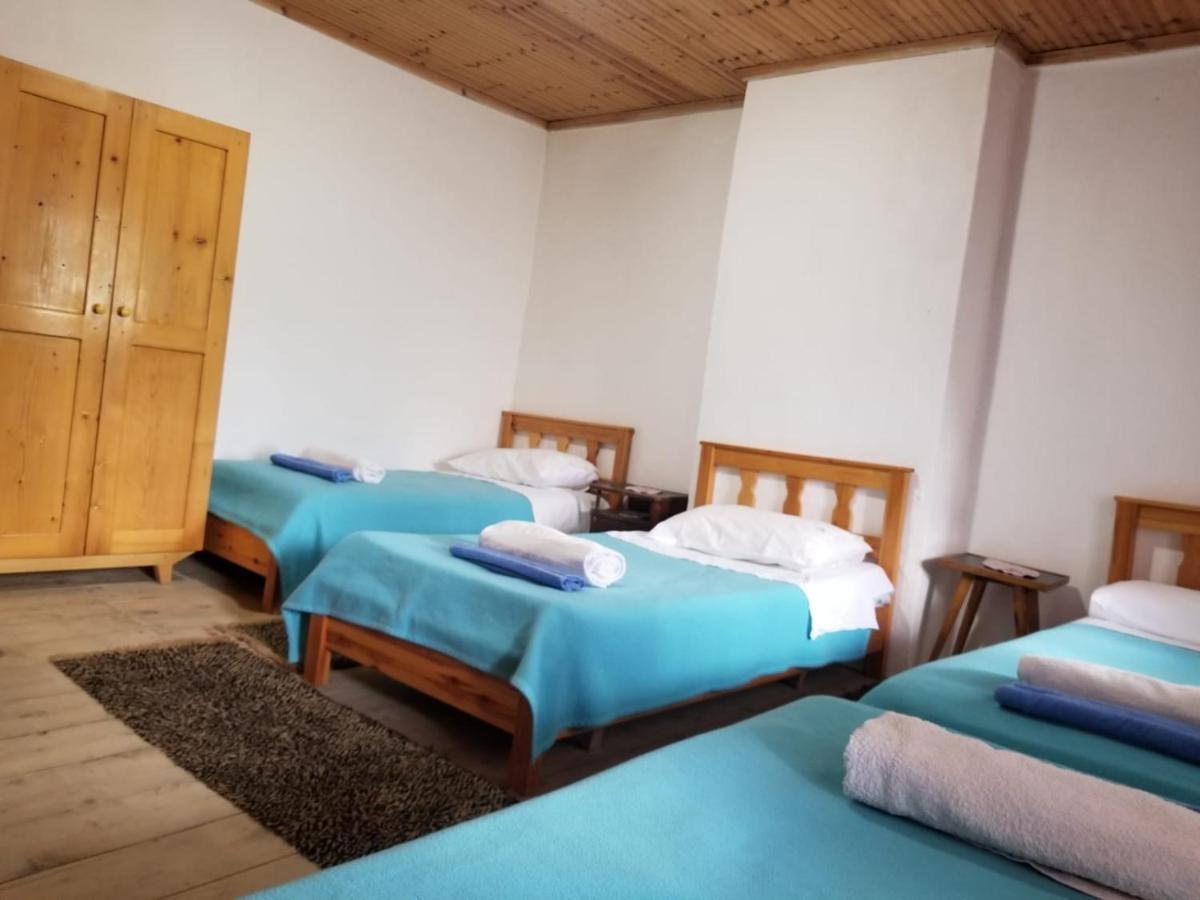 Bujtina Carku Hotel Тет Екстериор снимка