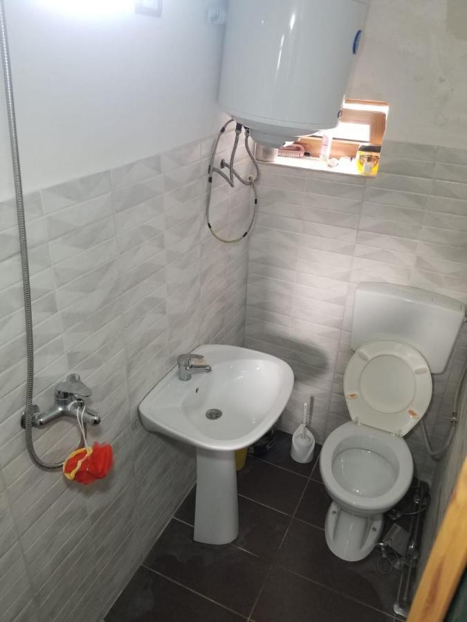 Bujtina Carku Hotel Тет Екстериор снимка
