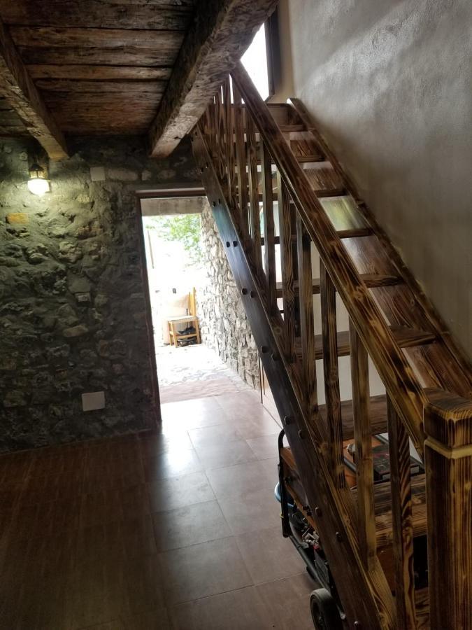 Bujtina Carku Hotel Тет Екстериор снимка