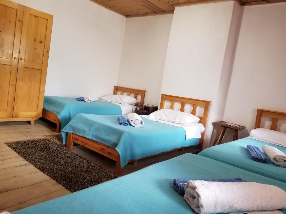 Bujtina Carku Hotel Тет Екстериор снимка