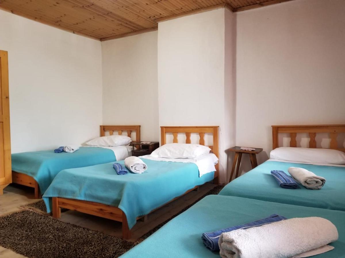 Bujtina Carku Hotel Тет Екстериор снимка
