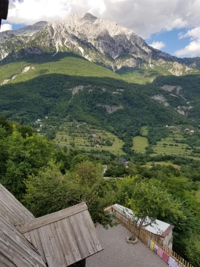 Bujtina Carku Hotel Тет Екстериор снимка