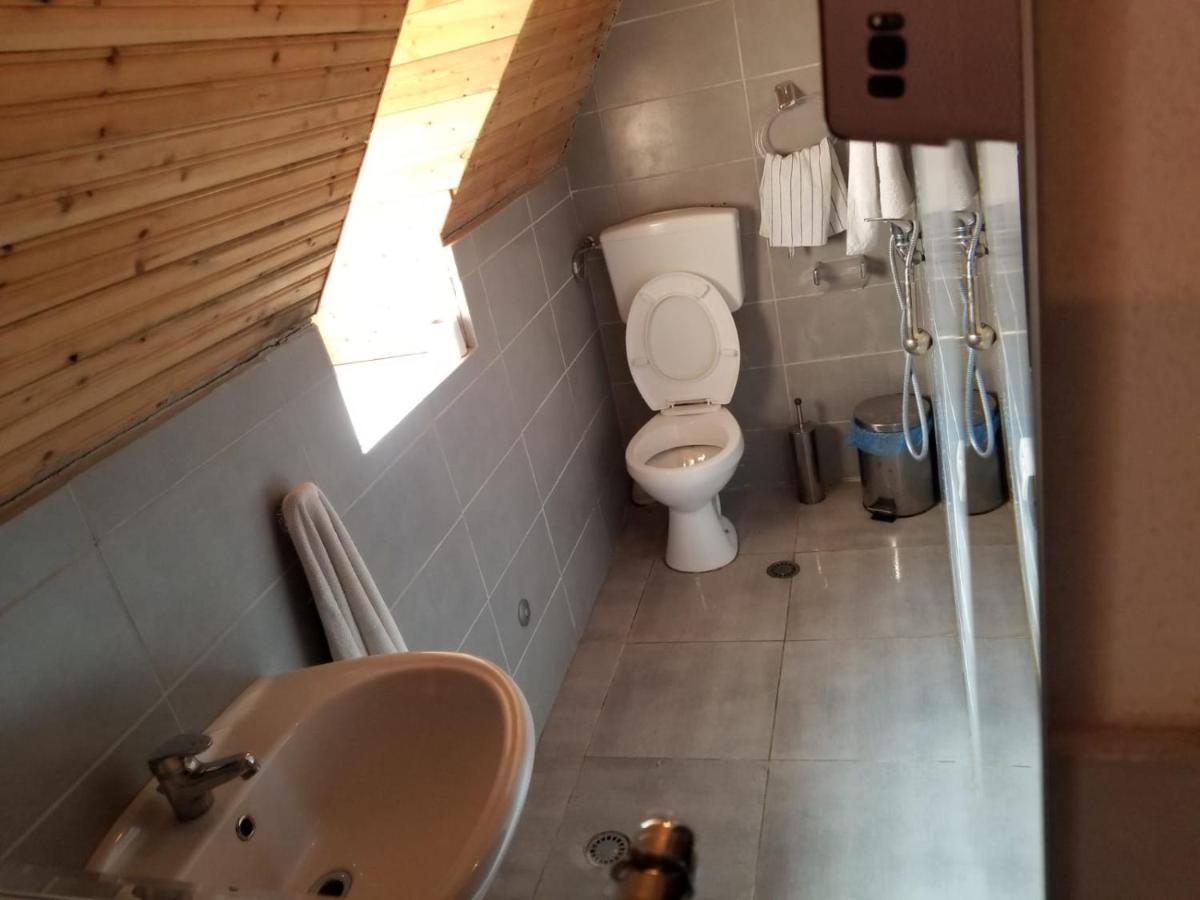 Bujtina Carku Hotel Тет Екстериор снимка