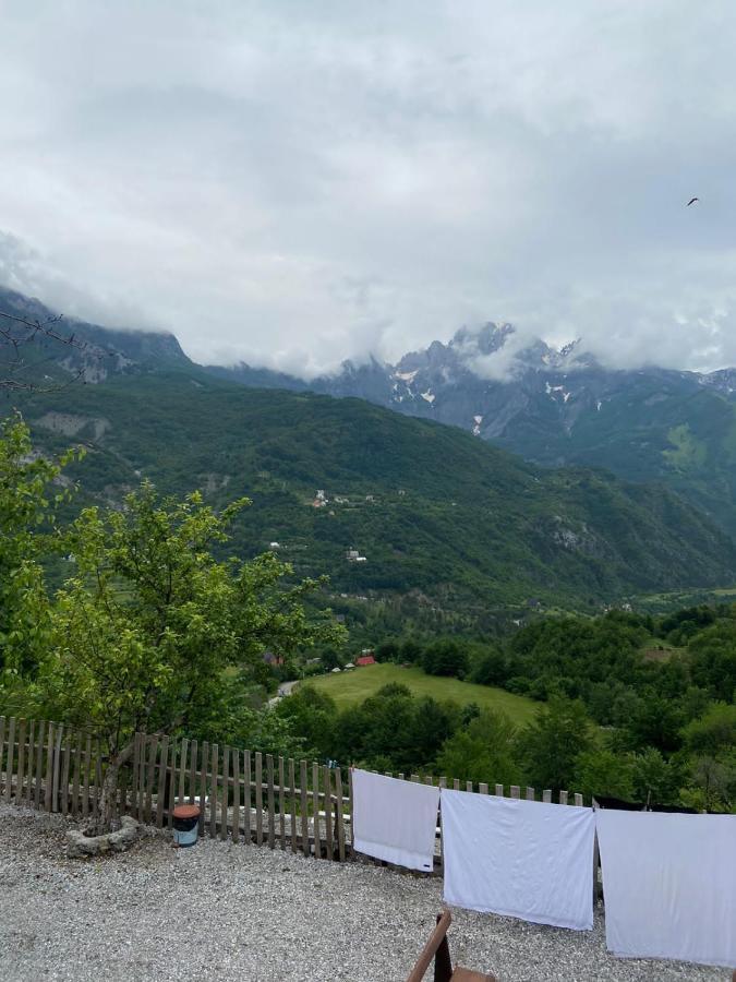 Bujtina Carku Hotel Тет Екстериор снимка