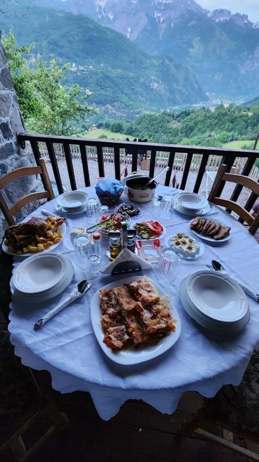 Bujtina Carku Hotel Тет Екстериор снимка