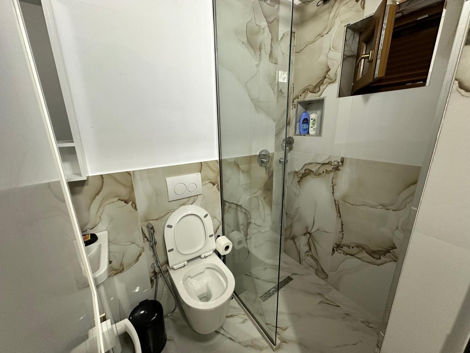 Bujtina Carku Hotel Тет Екстериор снимка