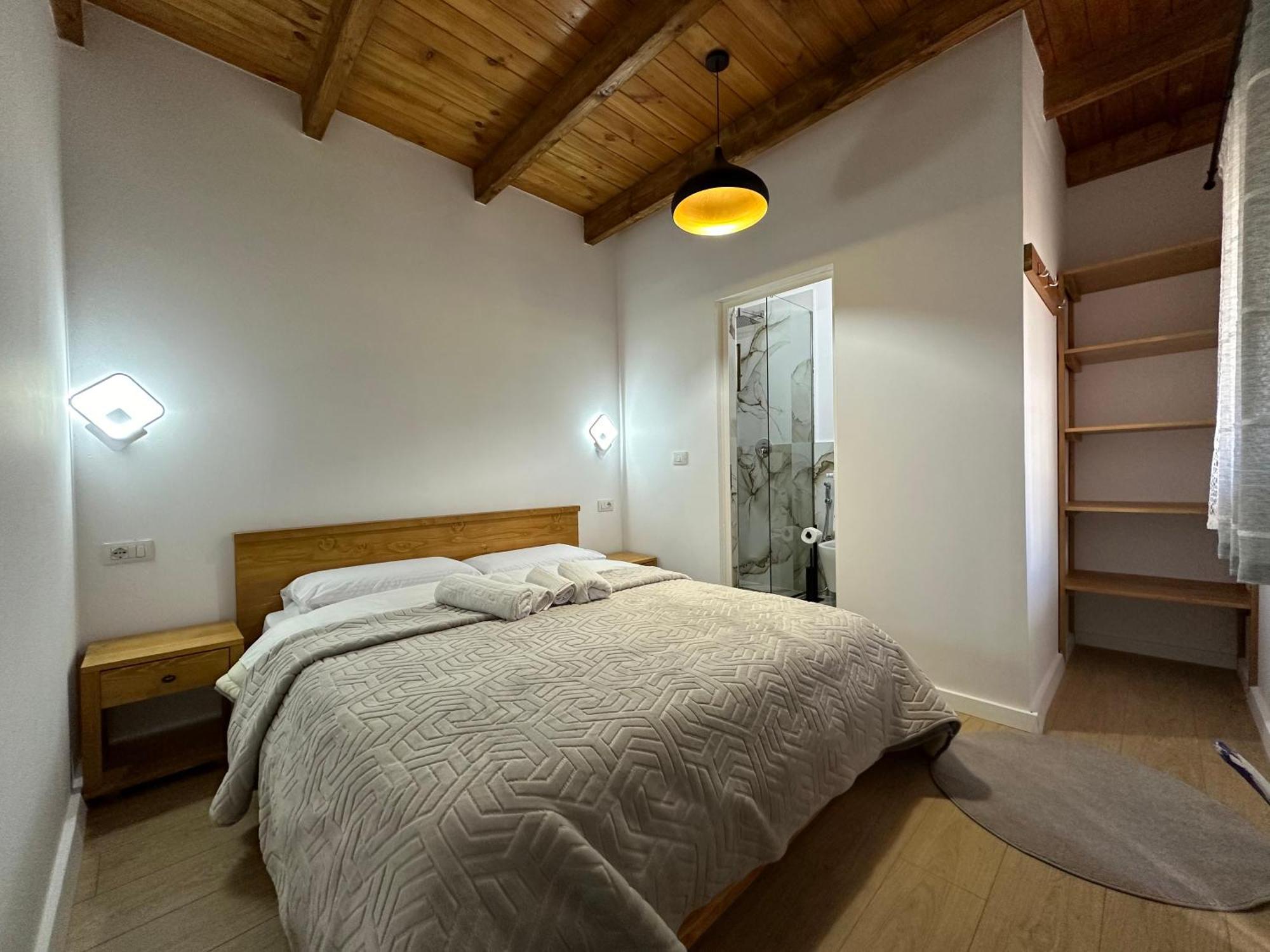 Bujtina Carku Hotel Тет Екстериор снимка