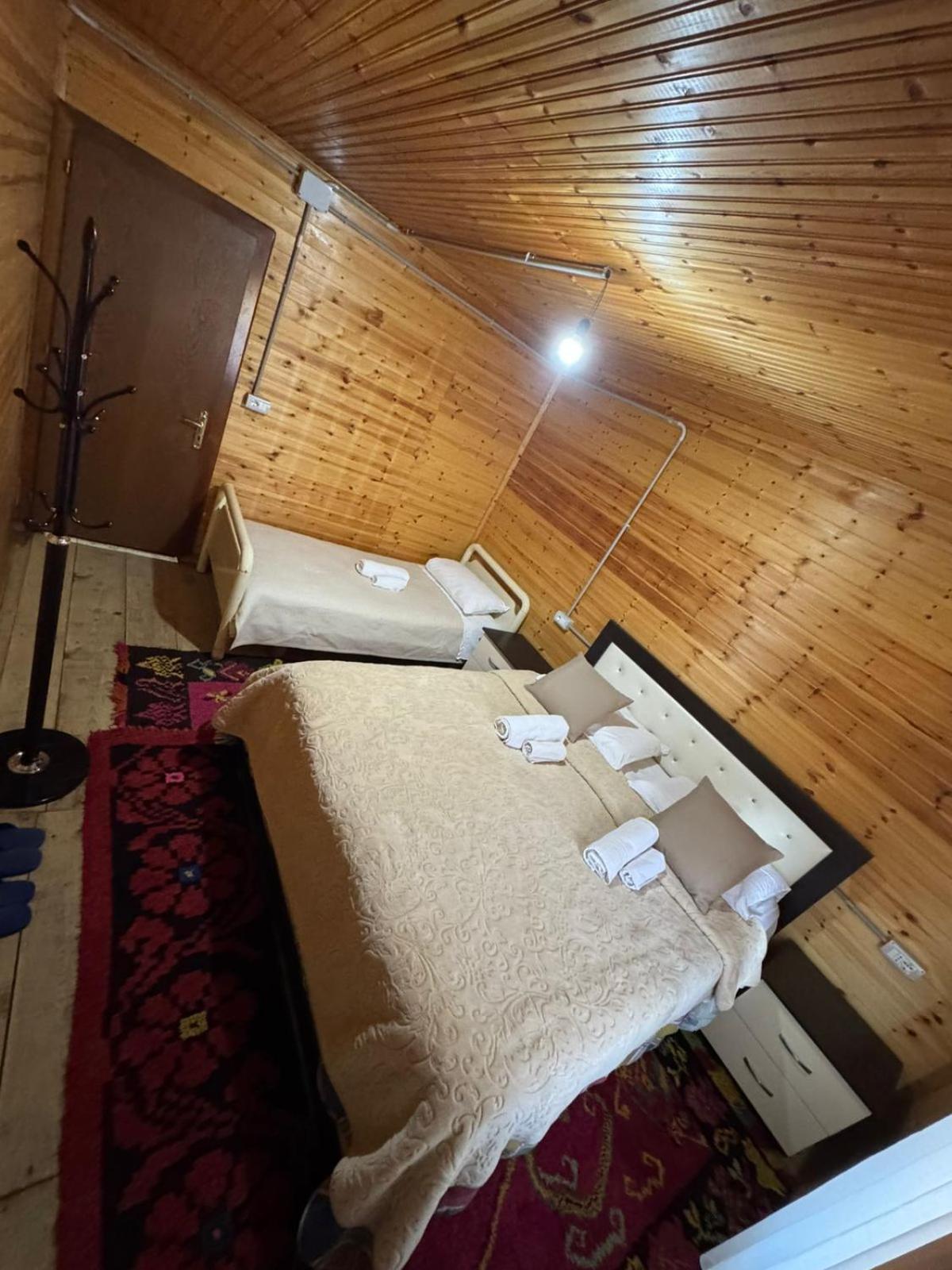 Bujtina Carku Hotel Тет Екстериор снимка